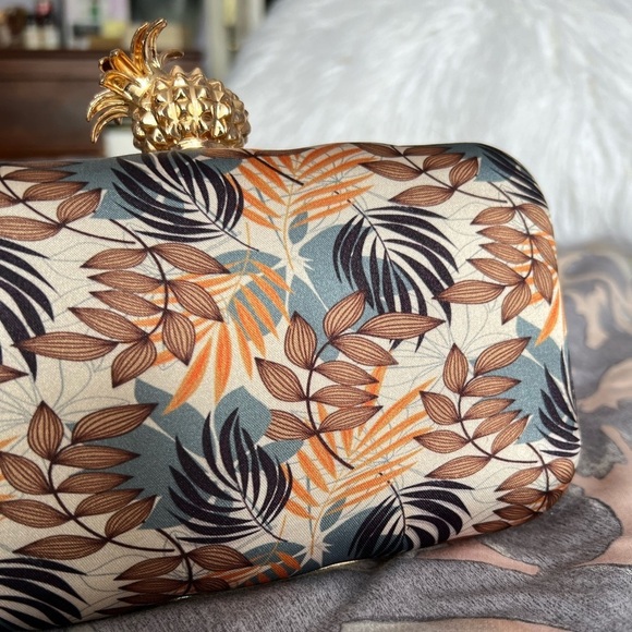 Handbags - Vintage Pineapple Clutch w/ Gold Chain